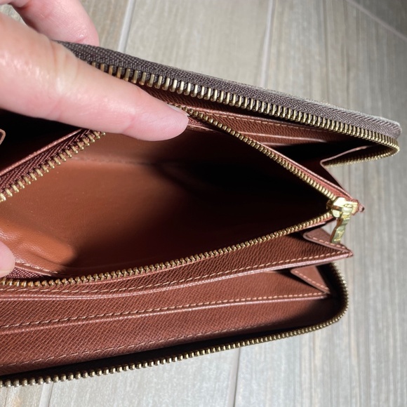 LOUIS VUITTON Brown Monogram Zippy Organizer Wallet - Picture 9 of 11